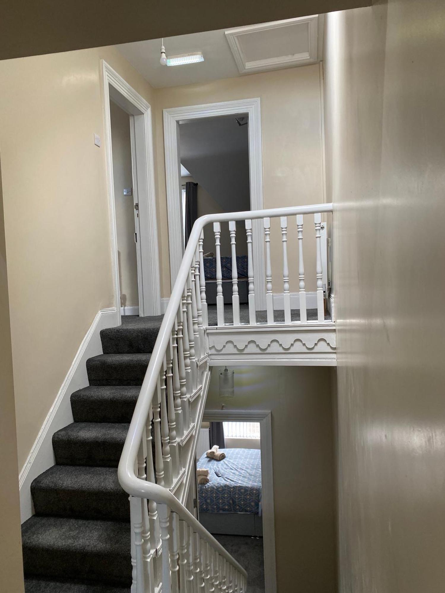Roskeen Townhouse Belfast Eksteriør bilde