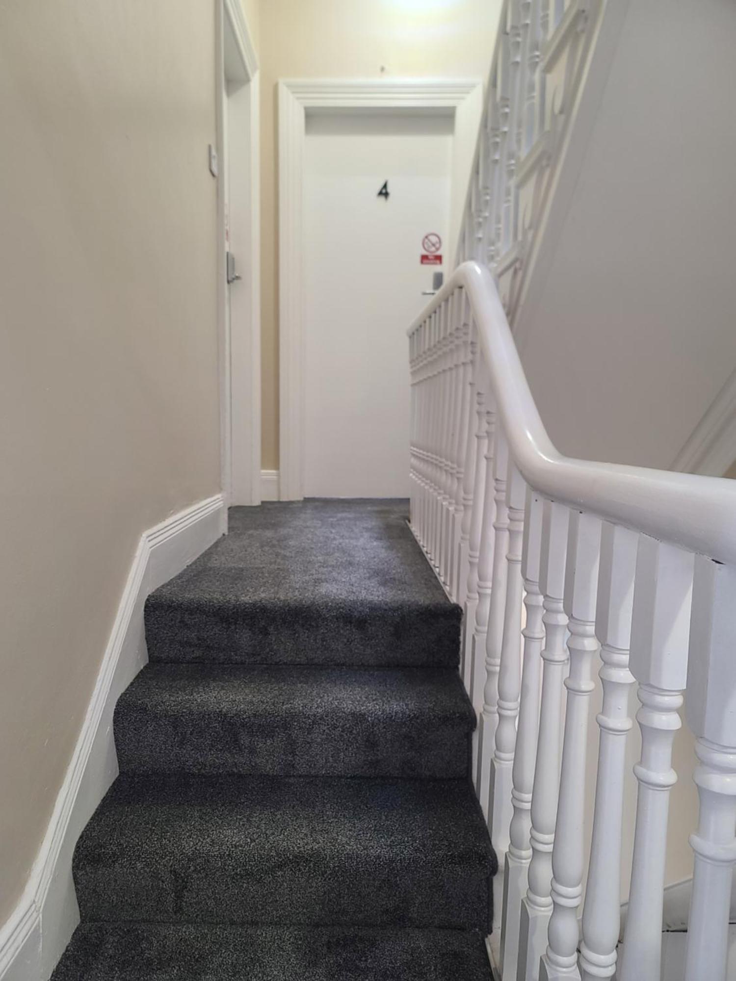 Roskeen Townhouse Belfast Eksteriør bilde