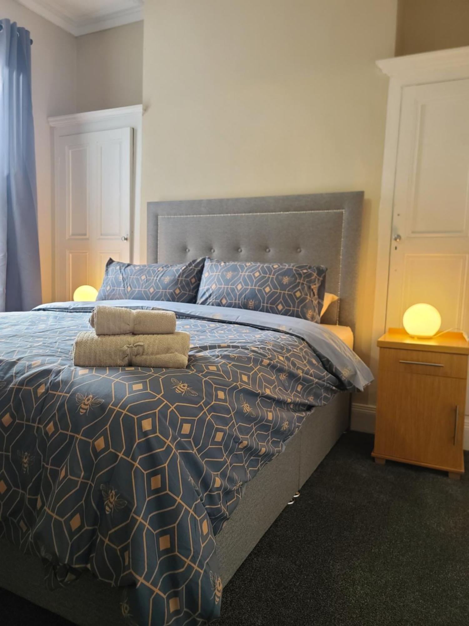 Roskeen Townhouse Belfast Eksteriør bilde